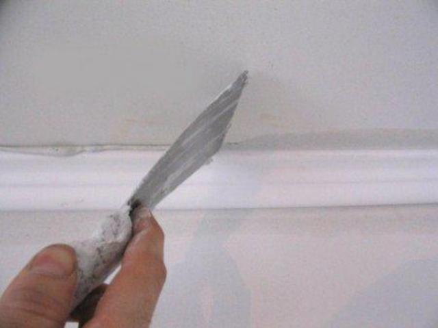 После высыхания раствора места его загрязнения или выступов можно очистить влажной тряпкой.