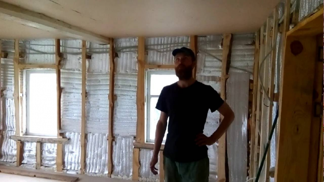 Как подшить потолок по деревянным балкам
