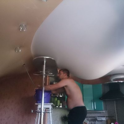 Водяной натяжной потолок