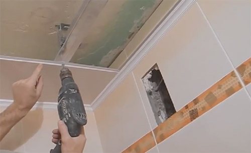 Потолок из пластиковых панелей своими руками